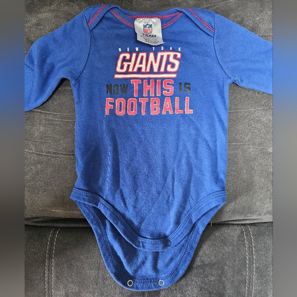 Giants onesie size 3 to 6 months